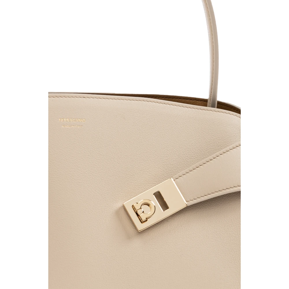 Salvatore Ferragamo Schoudertas Hug Beige Dames