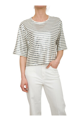 white-t-shirt-with-modern-style