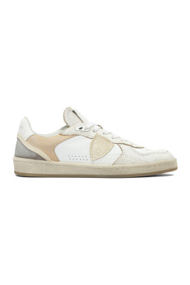 sneakers-beige-elegantes-et-polyvalentes