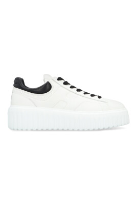 baskets-basses-a-rayures-avec-insert-en-cuir
