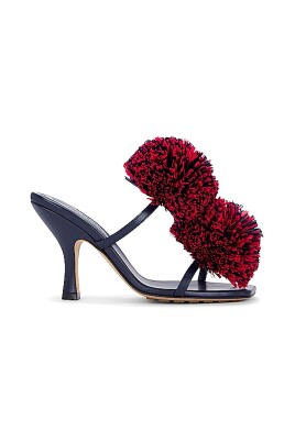 pom-pom-sandal