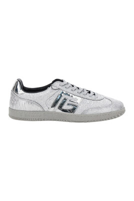 sneakers-en-cuir-miroir-texture-cygne