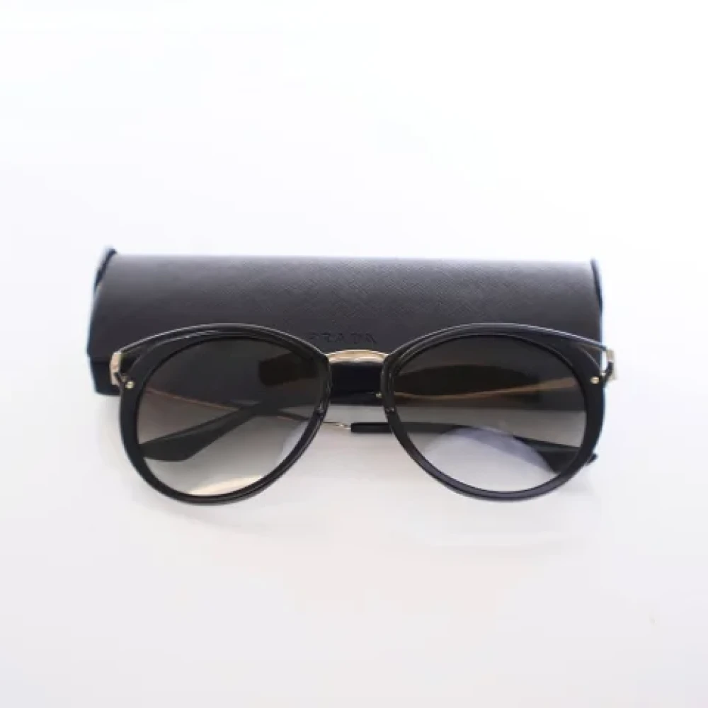 Prada Vintage Pre-owned Plastic sunglasses Black Dames