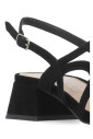 sandales-noires-en-daim-avec-talon-carre