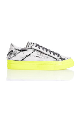 sneakers-fluo-artisanales-design-unique