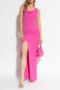 robe-avec-epingle-de-surete-decorative-et-drape