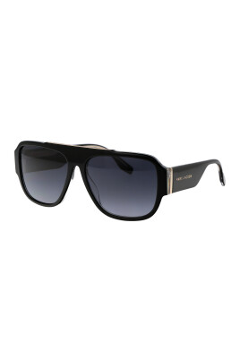lunettes-de-soleil-elegantes-pour-une-journee-ensoleillee