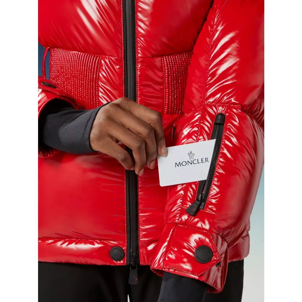 Moncler Rode jassen met afneembare capuchon en waterafstotende zakken Red Dames