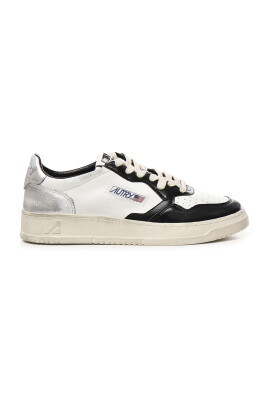 sneakers-en-cuir-avec-details-artisanaux