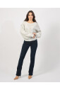 pull-blanc-avec-broderie-a-l-encolure-avant-et-arriere