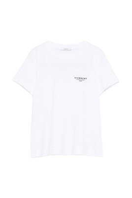 white-t-shirts-and-polos