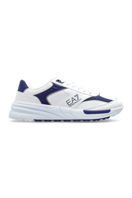 sports-shoes-with-logo