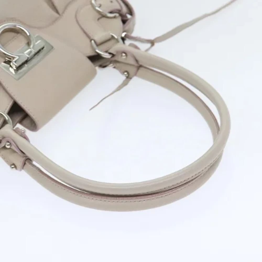Salvatore Ferragamo Pre-owned Leather handbags Beige Dames