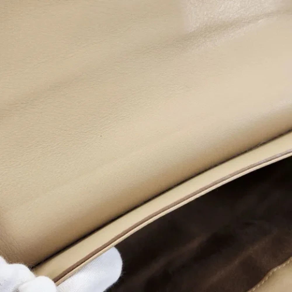 Salvatore Ferragamo Pre-owned Leather shoulder-bags Beige Dames