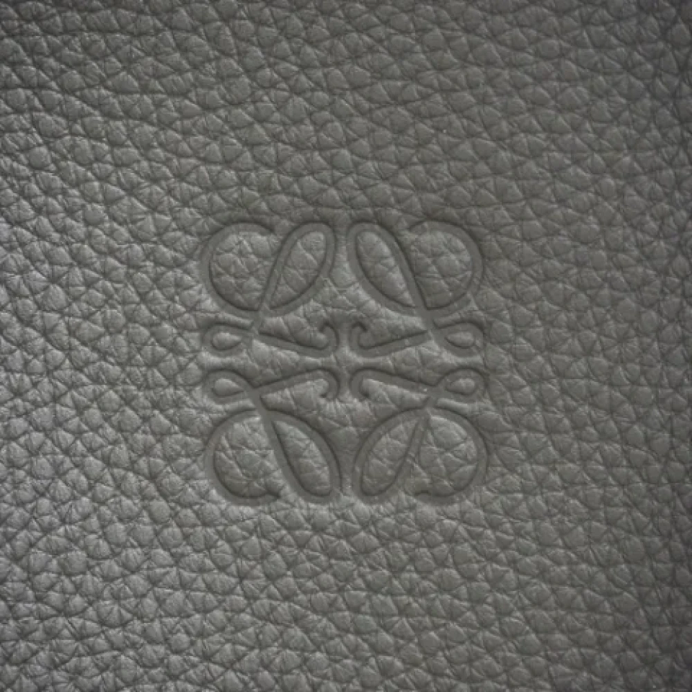 Loewe Pre-owned Leather totes Green Dames