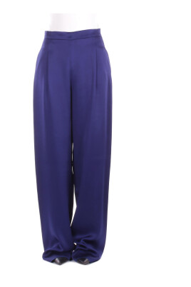 pantalon-bleu-avec-fermeture-eclair-laterale