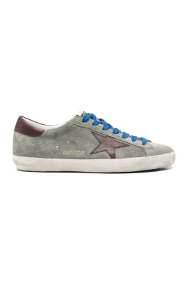 stylish-sneakers-for-a-chic-look