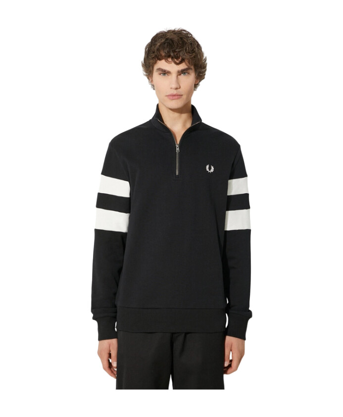 sweat-a-capuche-noir-style-confort