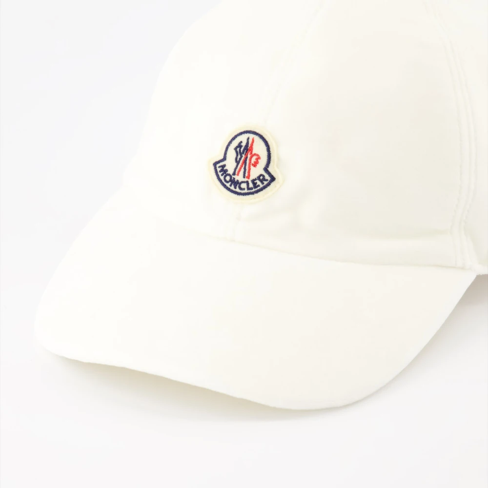 Moncler Fluwelen Pet met Logo Patch White Dames