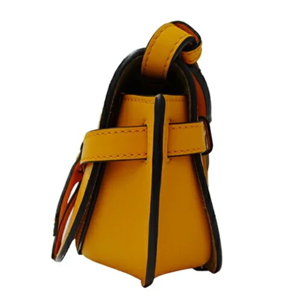 Loewe Pre-owned Leather shoulder-bags Yellow Dames