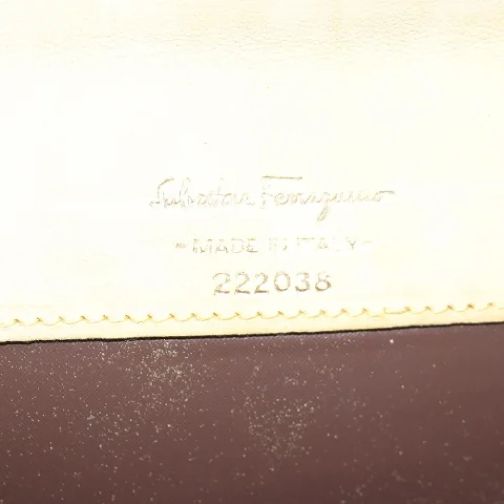 Salvatore Ferragamo Pre-owned Coated canvas handbags Yellow Dames