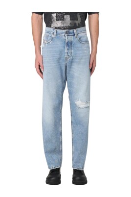 regular-straight-distressed-jeans
