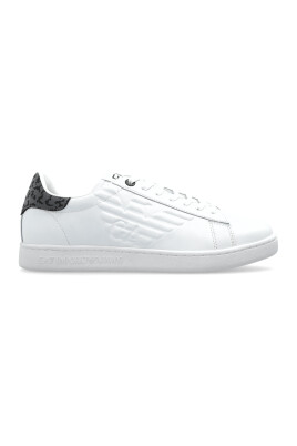 sports-shoes-with-logo
