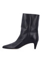 bottines-noires-a-bout-ferme