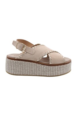suffolk-stylish-summer-footwear
