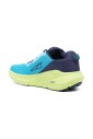 chaussures-plates-bleues-avec-details-reflechissants