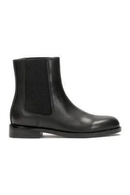 Slip-on stövlar på en platt sula