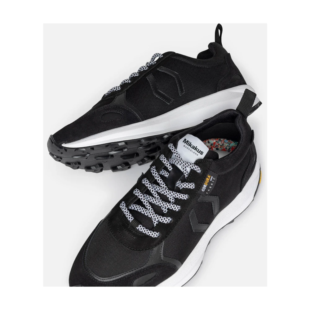 Mikakus Barcelona Monochrome Cross Black Edition Sneakers Black Unisex