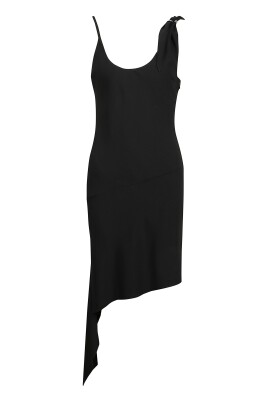 robe-avec-design-asymetrique-et-detail-foulard