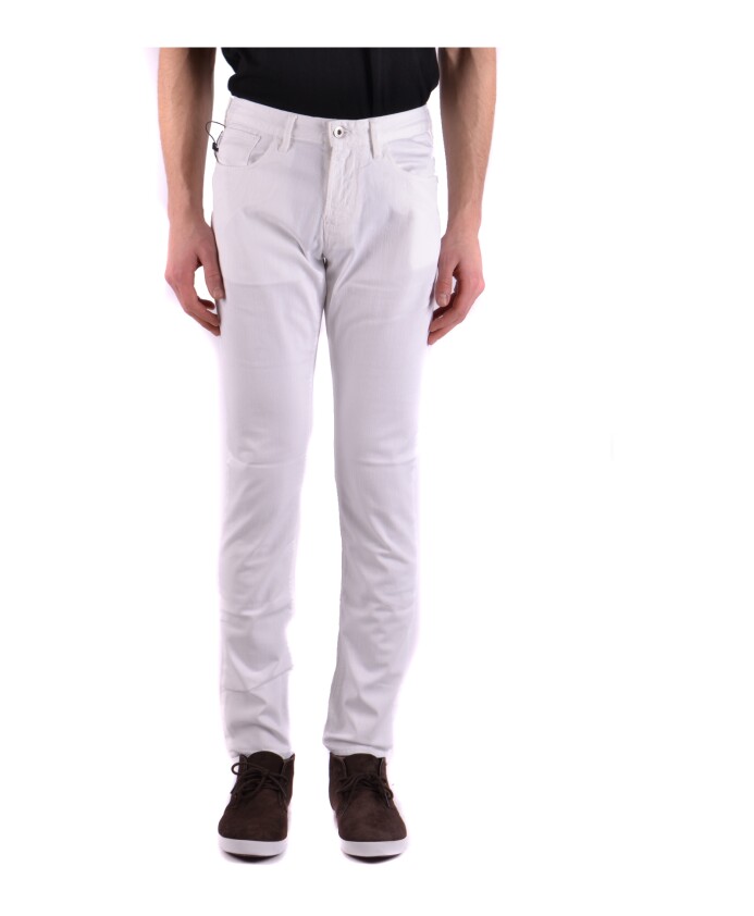 jeans-en-denim-classiques-pour-un-usage-quotidien