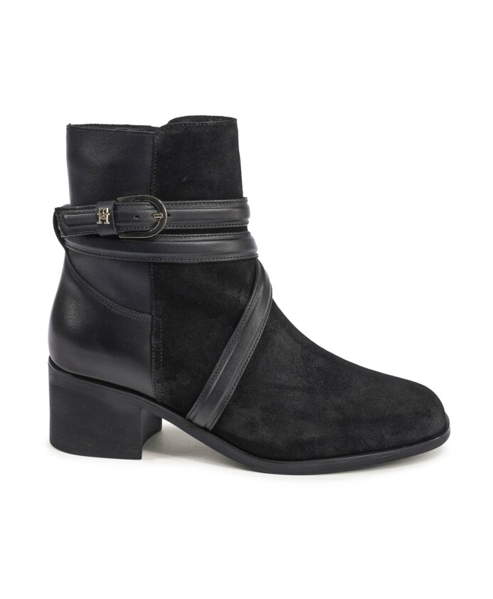 bottines-noires-en-daim-avec-fermeture-boucle