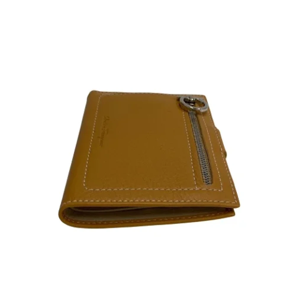Salvatore Ferragamo Pre-owned Leather wallets Beige Dames