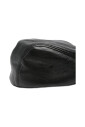 casquette-noire-en-cuir-avec-details-cousus