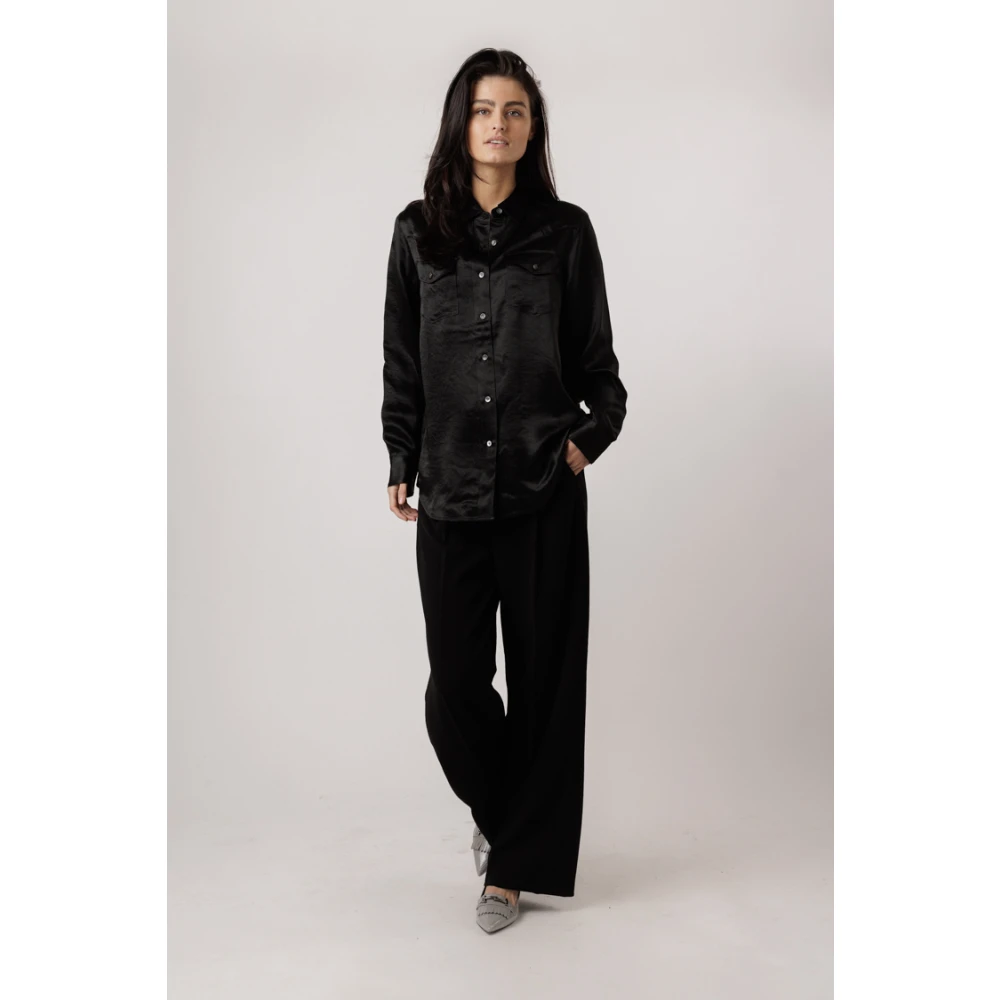 closed Zwarte Satijnen Blouse met Klassieke Kraag Black Dames