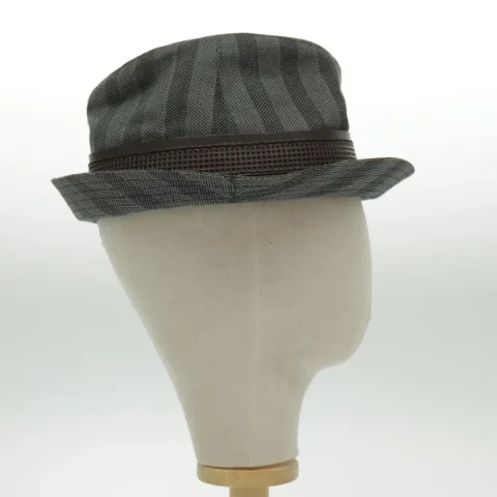 Louis Vuitton Vintage Pre-owned Cotton hats Gray Dames