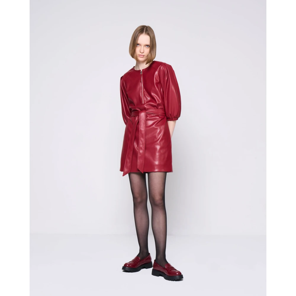 Silvian Heach Nep Leren Jurk Ronde Hals Korte Mouw Red Dames
