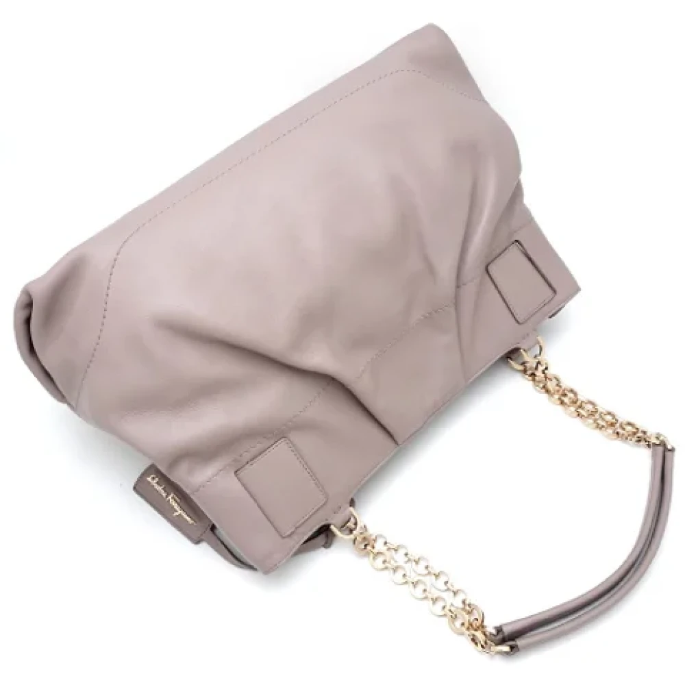 Salvatore Ferragamo Pre-owned Leather handbags Gray Dames