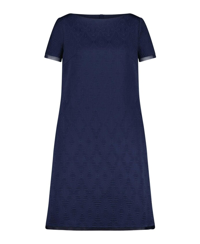 robe-structuree-a-silhouette-ajustee
