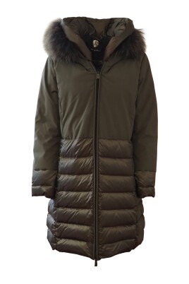 parka-dhiver-avec-capuche-en-vraie-fourrure