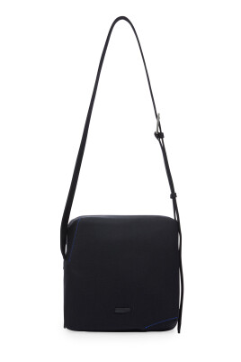 black-leather-crossbody-bag-with-tetraight-design