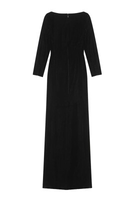 black-velvet-long-sleeve-dress