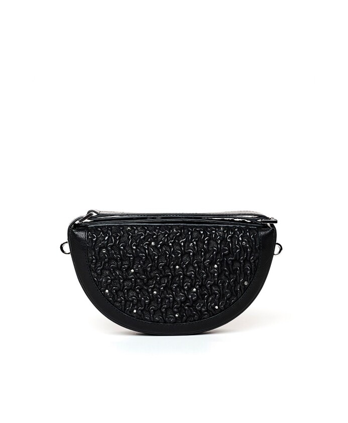 corps-en-cuir-noir-orne-de-sangle