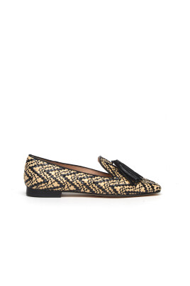 beige-and-black-raffia-loafers-with-tassels