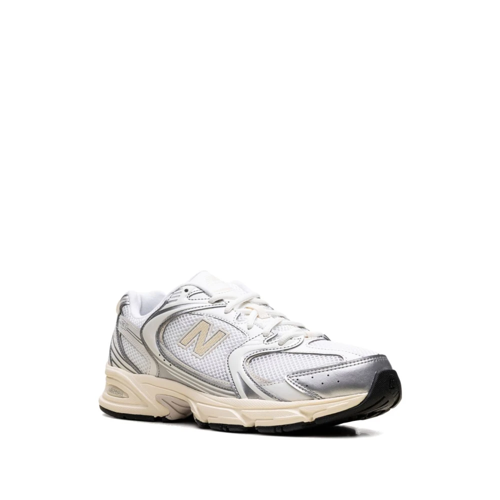 New Balance Zilveren Sneakers met Metalen Accents Dames Schoenen Grijs