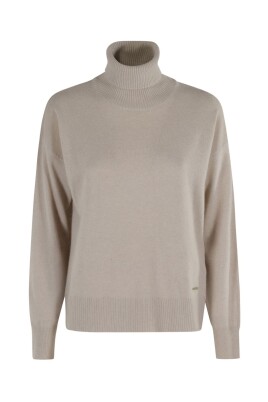 beige-sweater-aw25-cozy-elegance