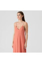robe-longue-elegante-a-col-en-v